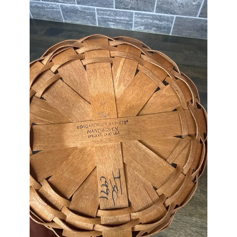 Longaberger 1991 Handwoven Round Basket with Leather Handles and Plastic Liner